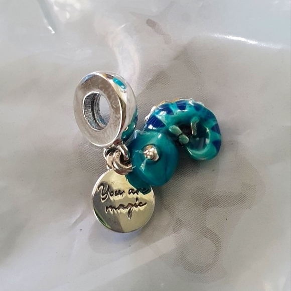 Color-changing Chameleon Dangle Charm - Picture 1 of 3